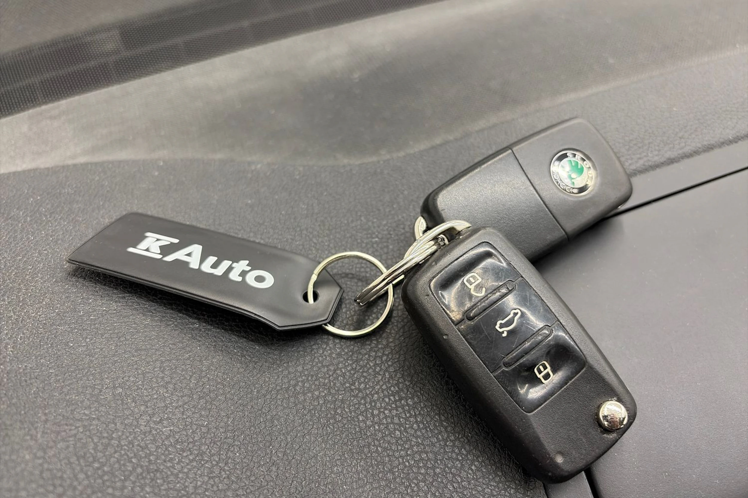 Punainen Skoda OCTAVIA 2010 kuva 19.