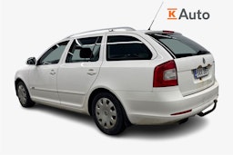 valkoinen Skoda Octavia 2010 kuva 2.