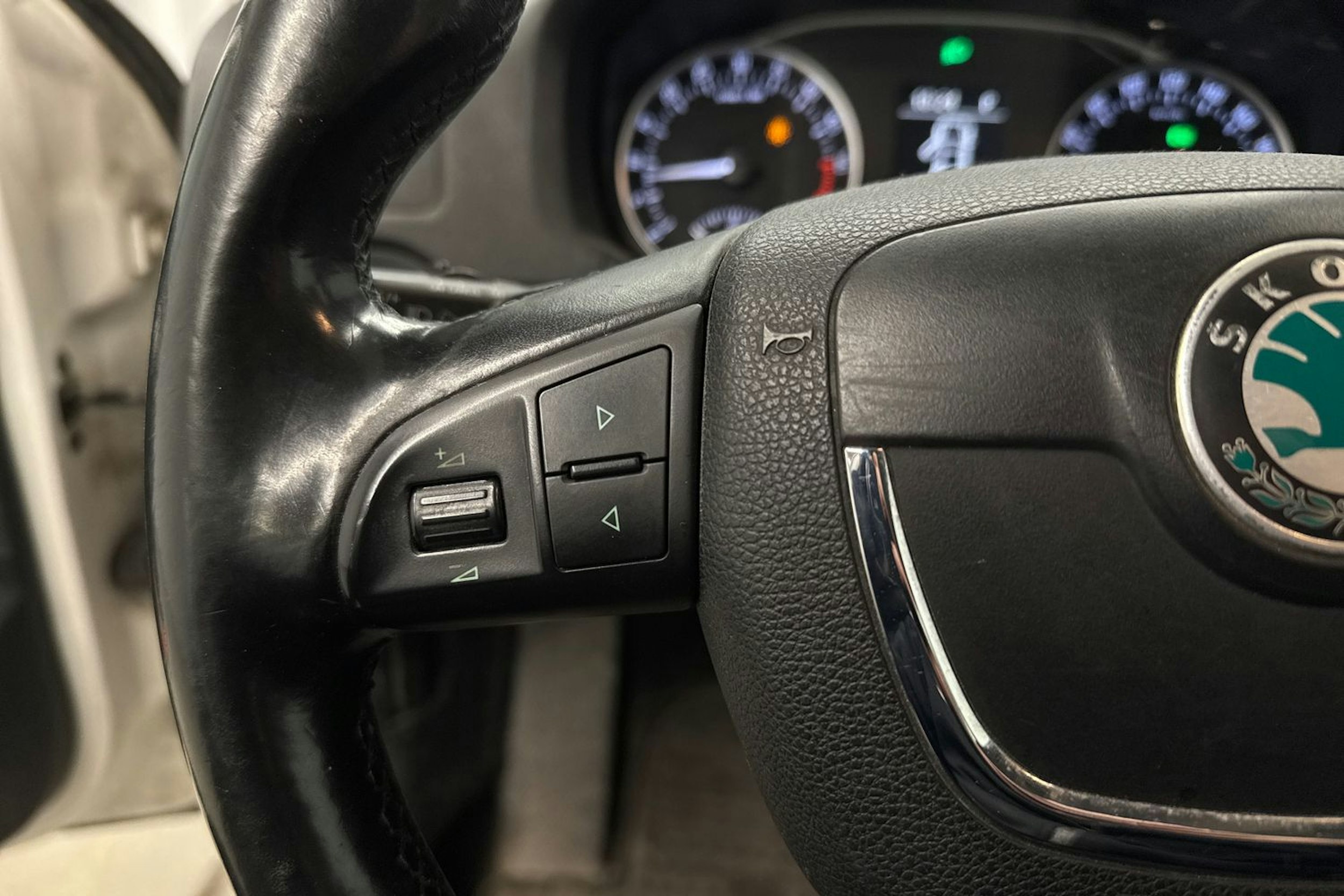 valkoinen Skoda Octavia 2010 kuva 12.