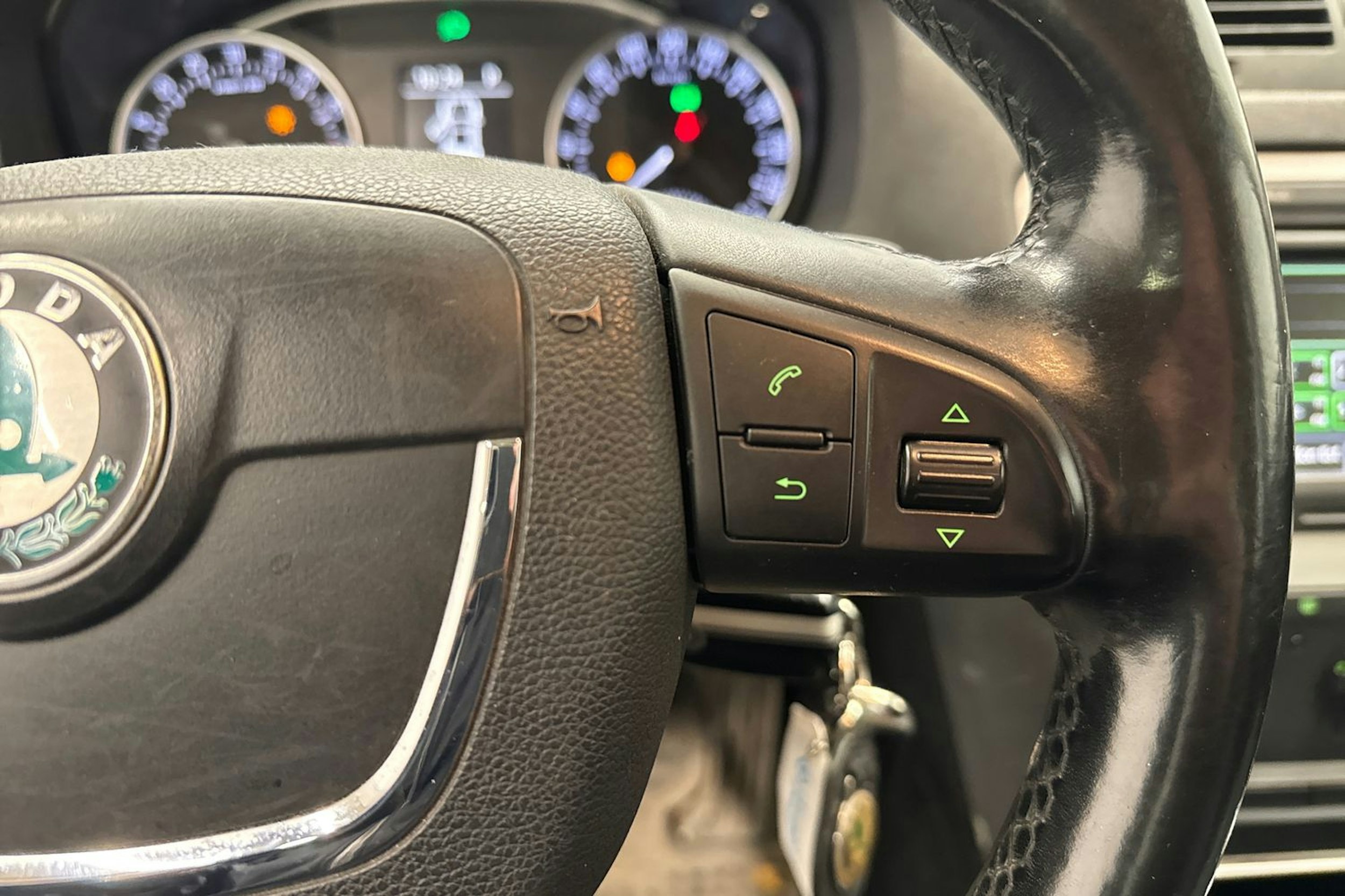 valkoinen Skoda Octavia 2010 kuva 13.