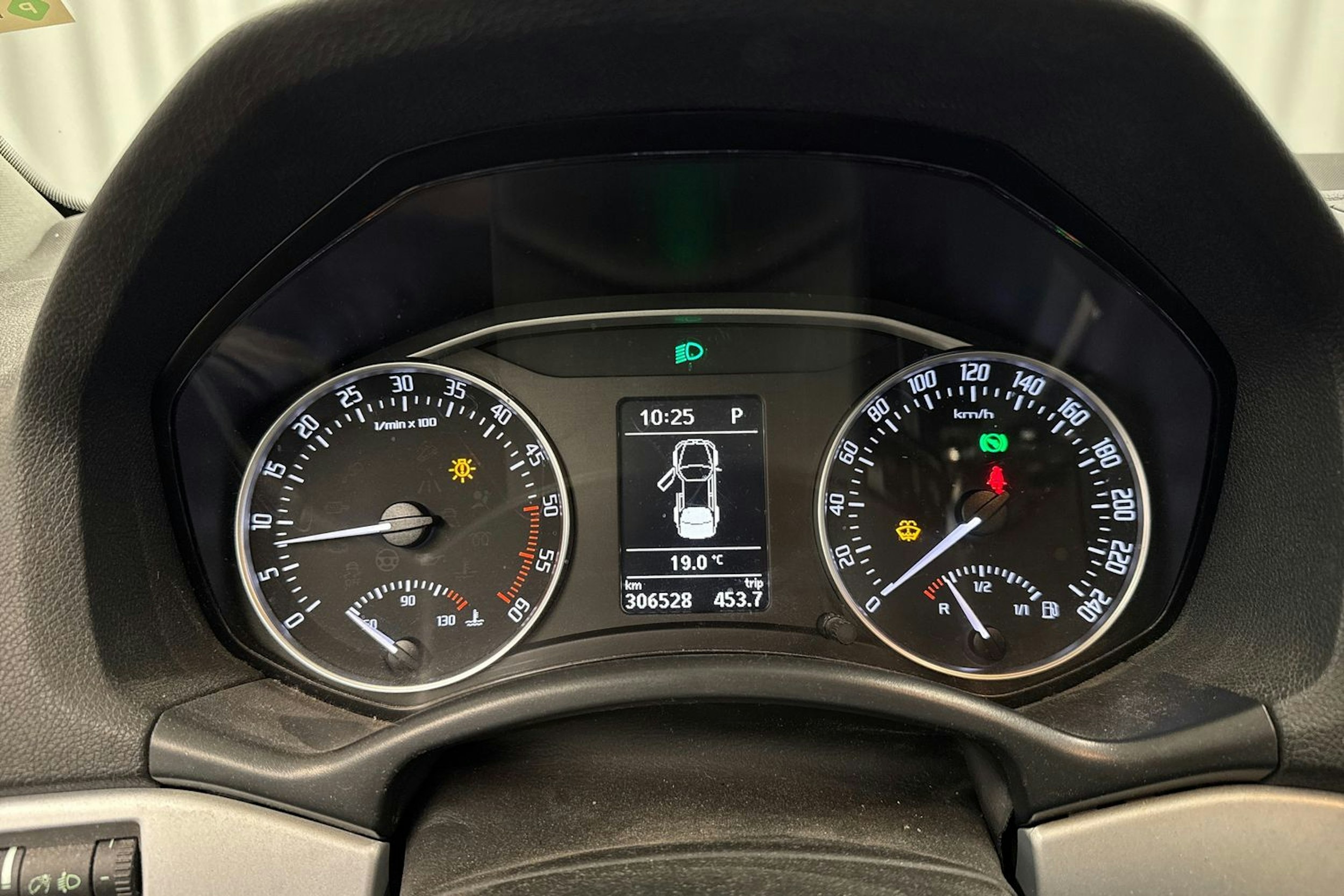 valkoinen Skoda Octavia 2010 kuva 14.