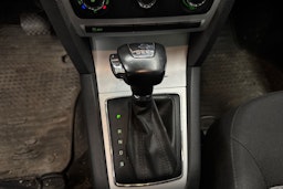 valkoinen Skoda Octavia 2010 kuva 17.