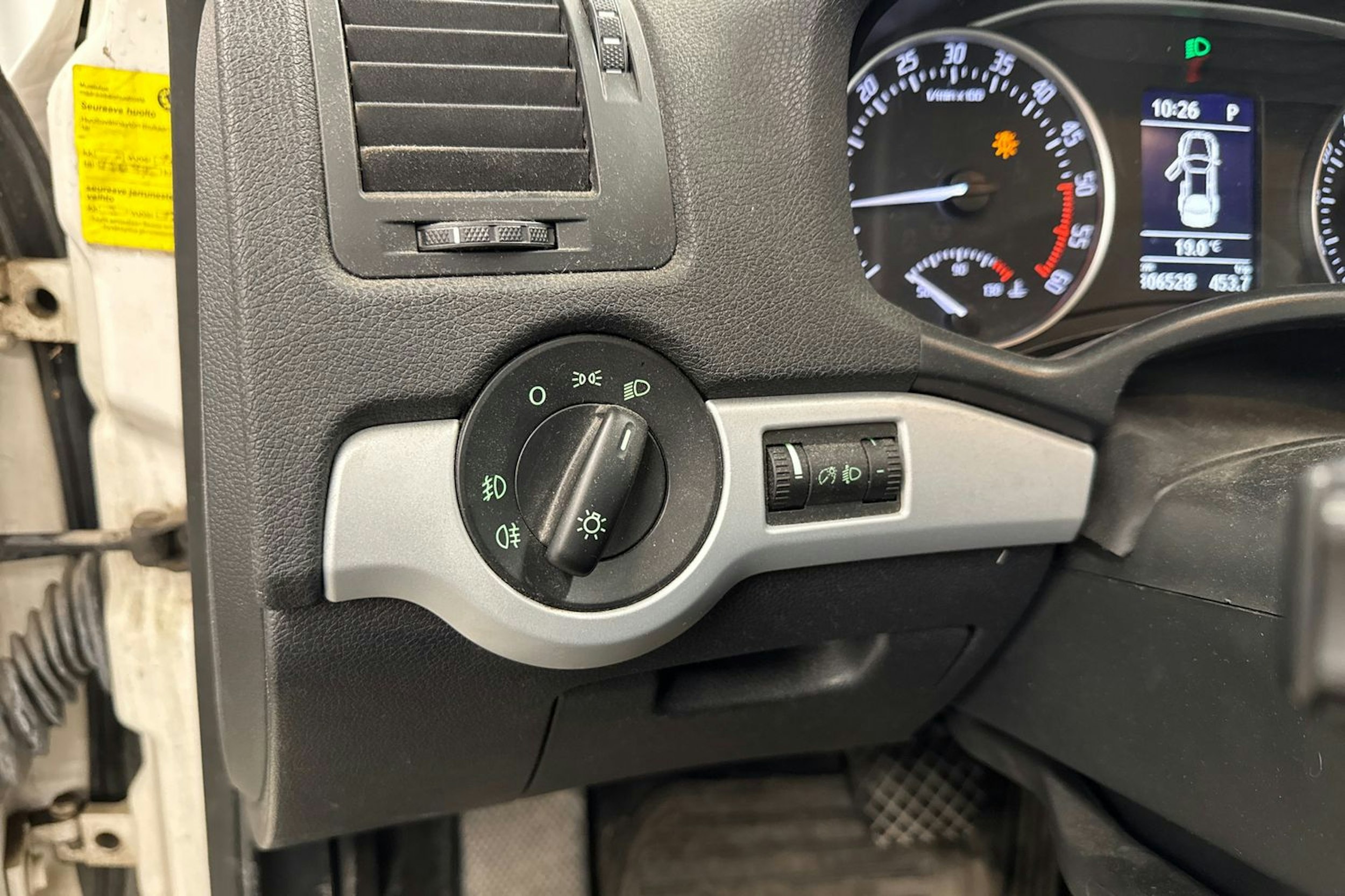 valkoinen Skoda Octavia 2010 kuva 18.