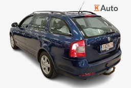 sininen Skoda Octavia 2010 kuva 2.