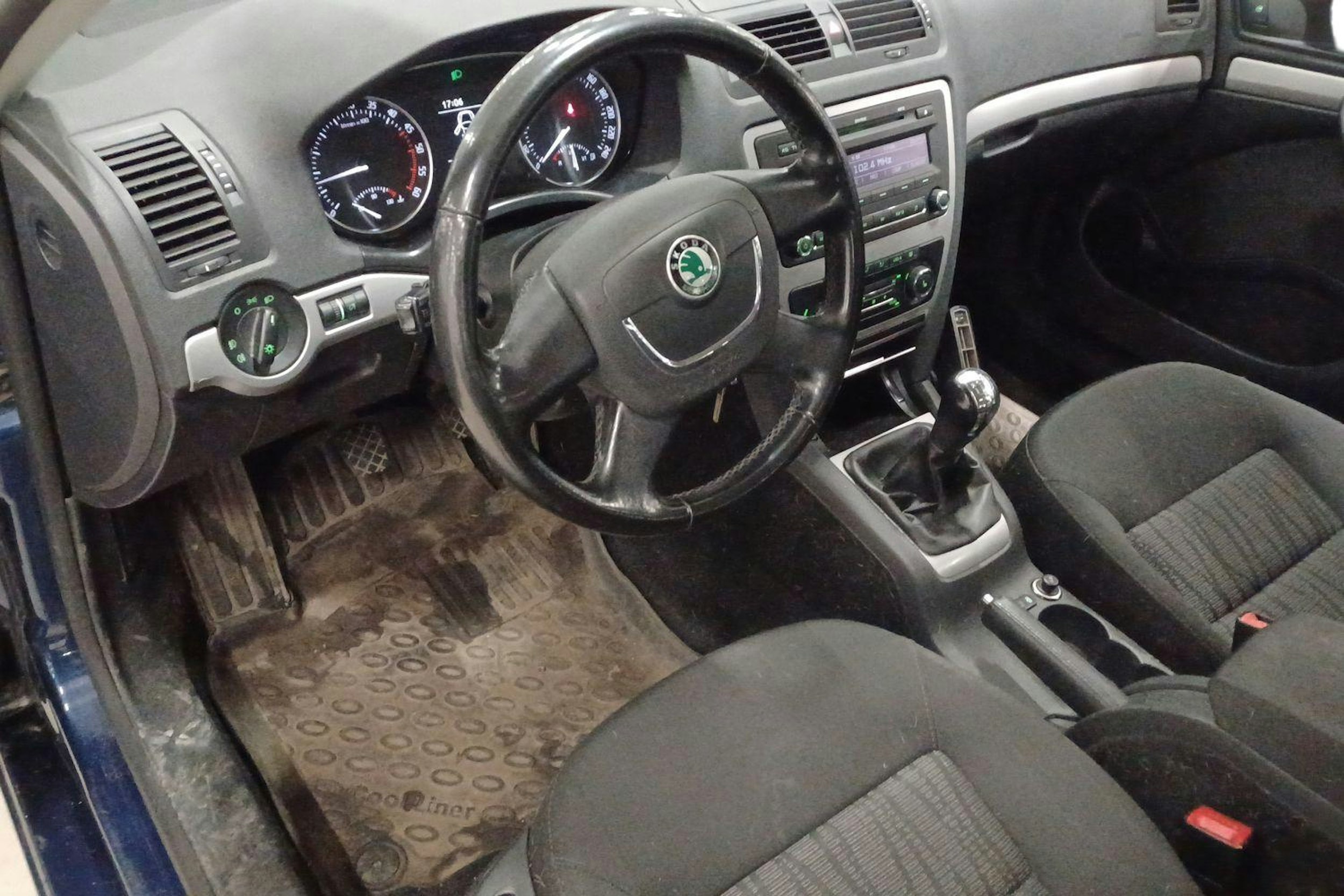 sininen Skoda Octavia 2010 kuva 3.