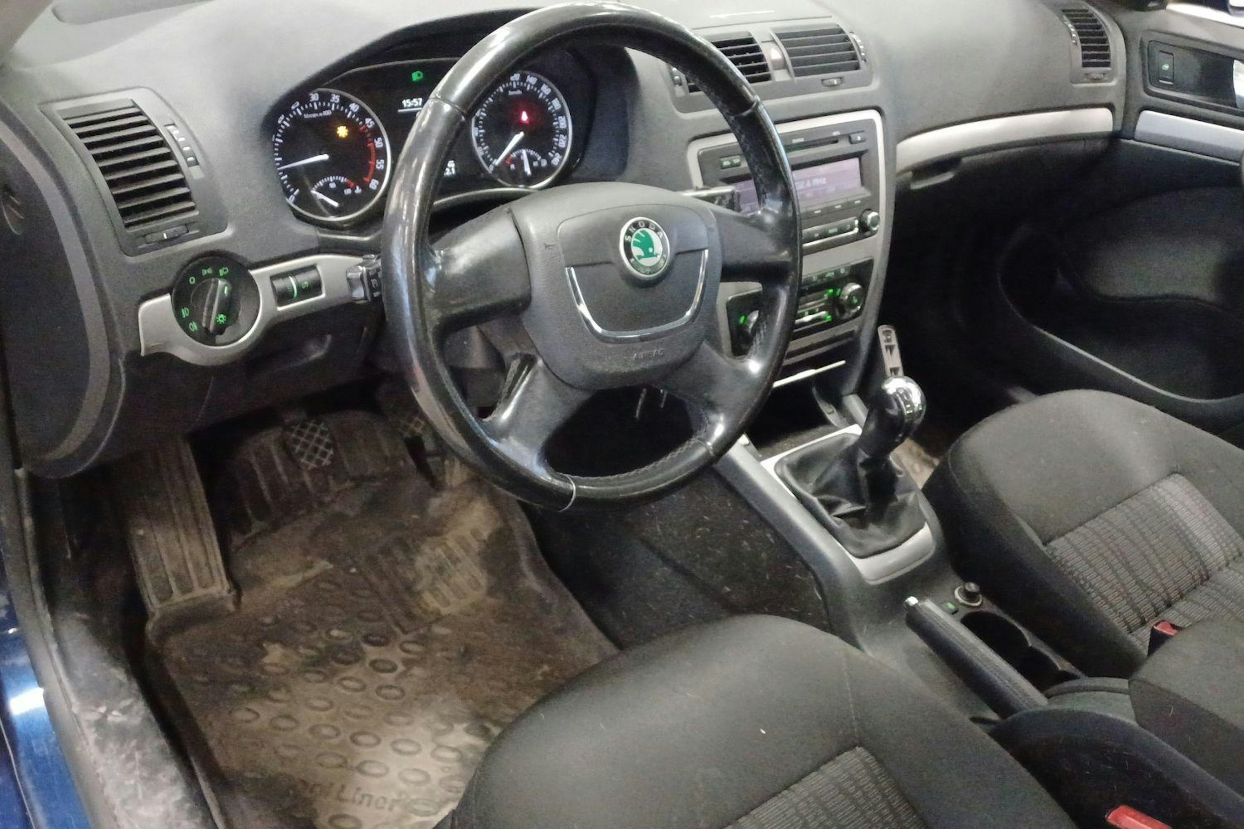 sininen Skoda Octavia 2010 kuva 6.