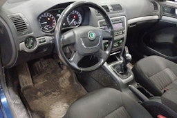 sininen Skoda Octavia 2010 kuva 6.