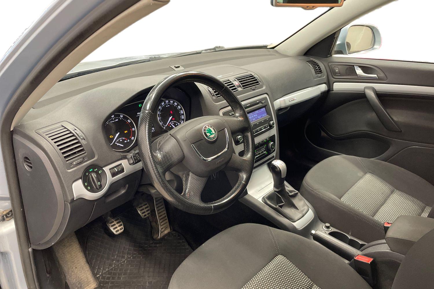 Skoda Octavia Combi 1,8 TSI 4X4 Scout 2010, kuva 6/22