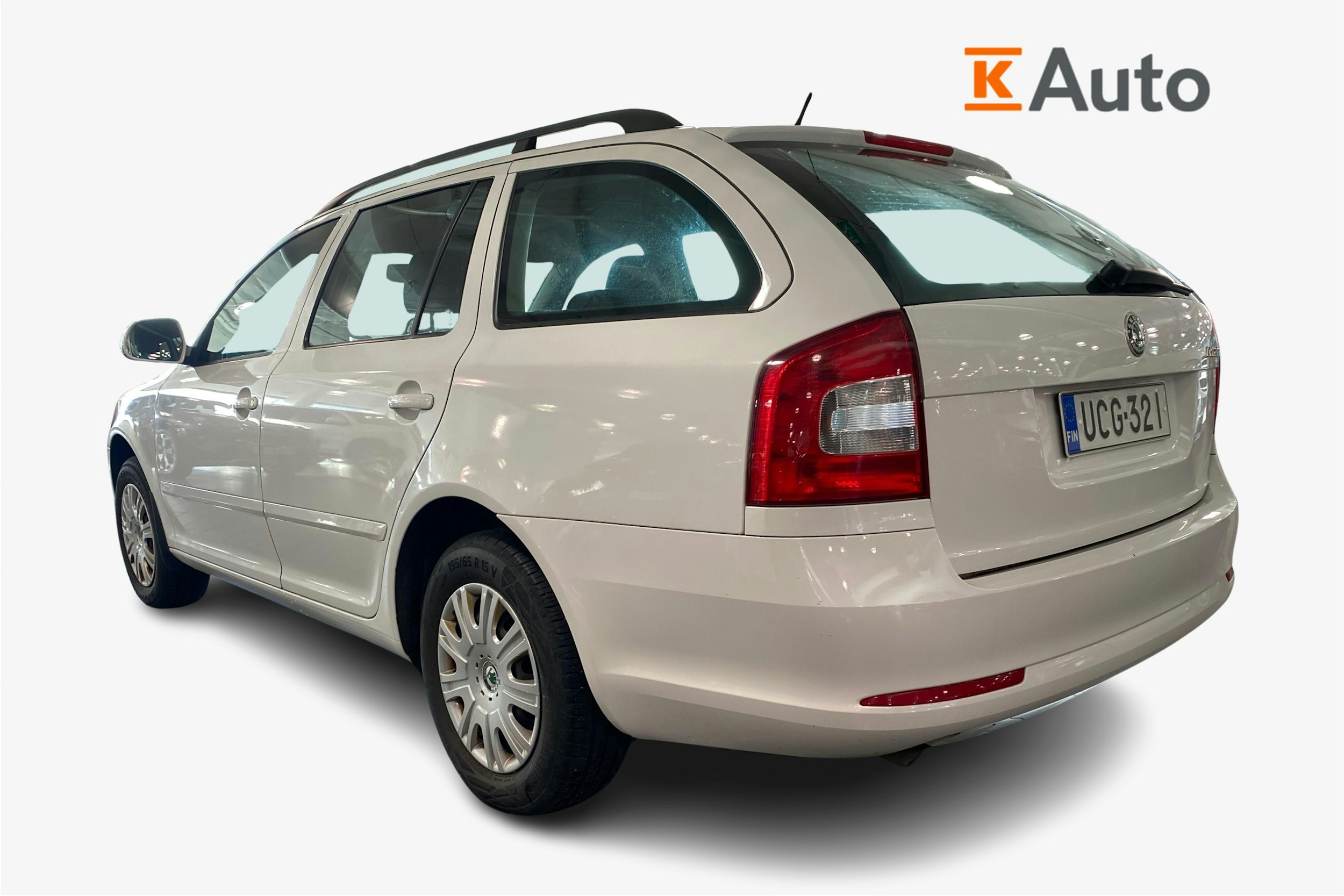 valkoinen Skoda Octavia 2010 kuva 2.