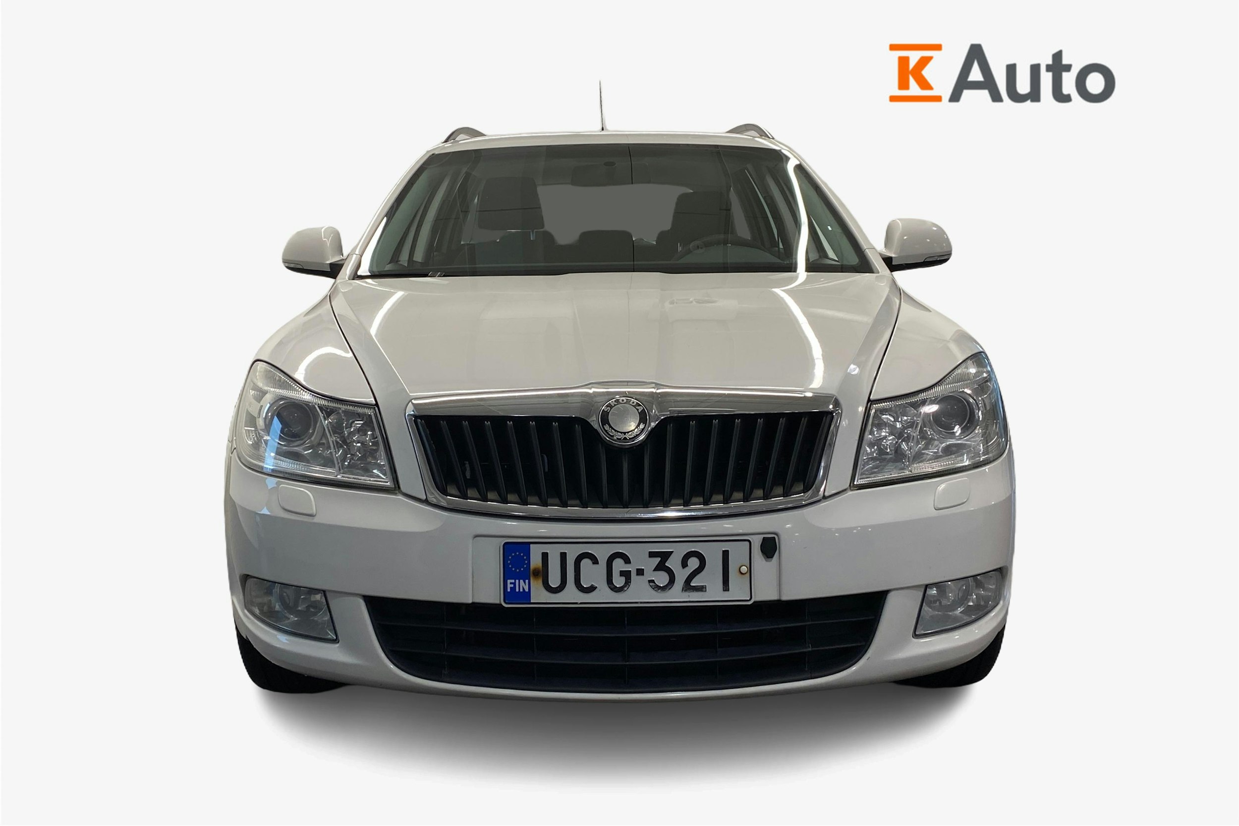 valkoinen Skoda Octavia 2010 kuva 4.