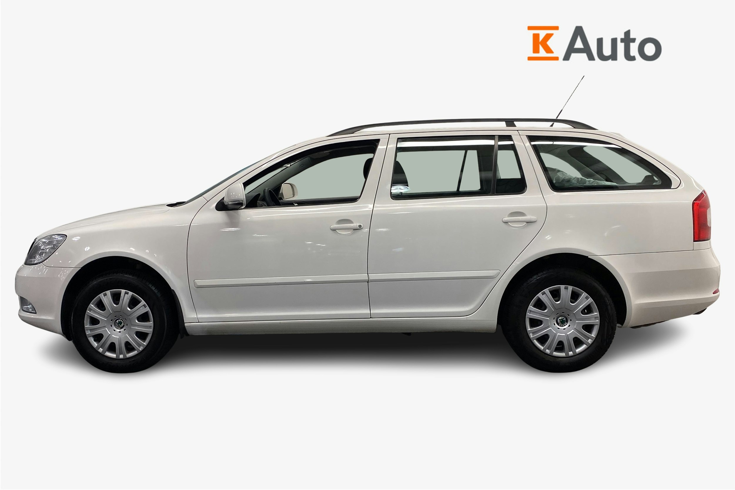 valkoinen Skoda Octavia 2010 kuva 5.
