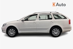 valkoinen Skoda Octavia 2010 kuva 5.