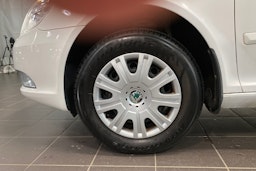 valkoinen Skoda Octavia 2010 kuva 9.