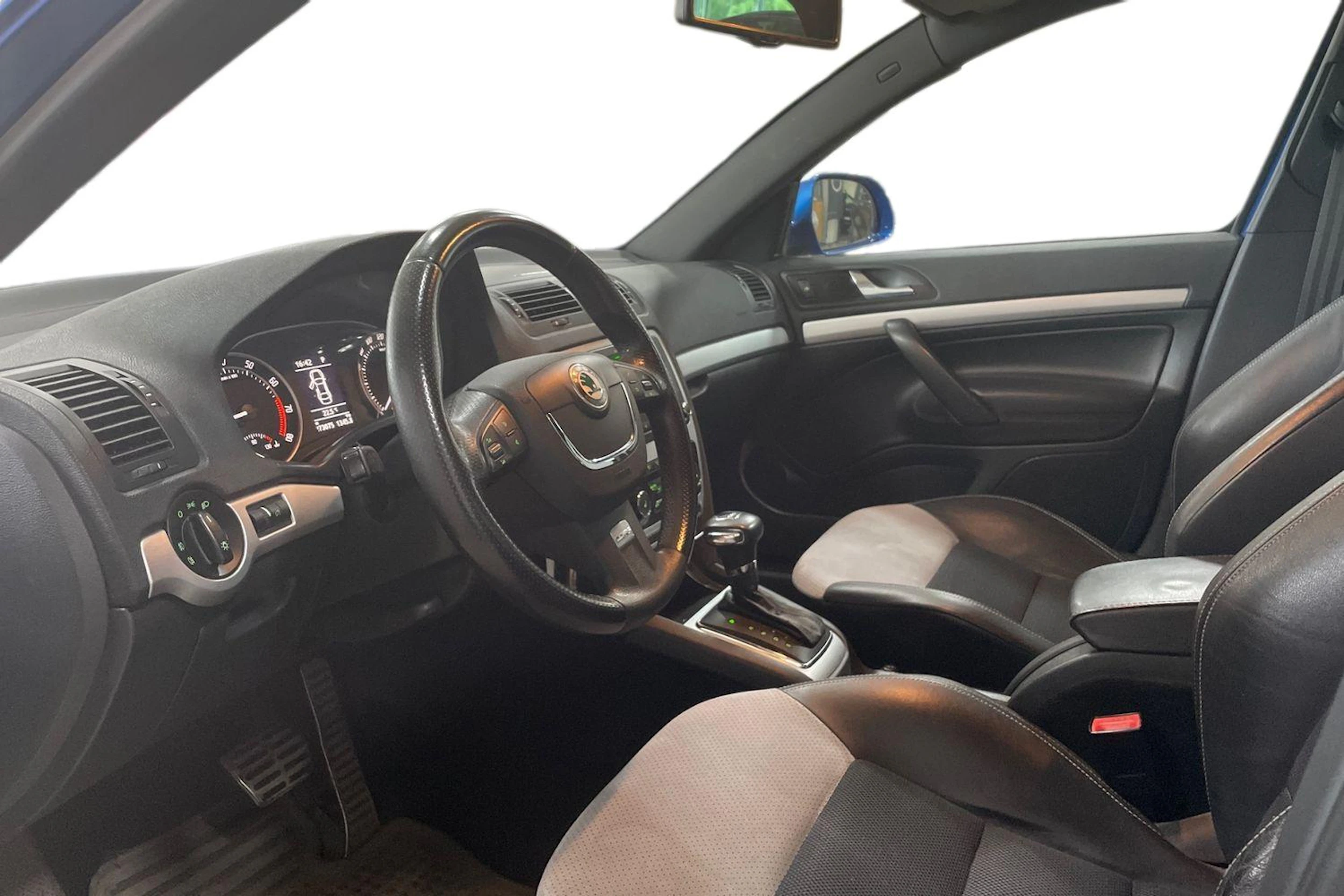 Sininen Skoda OCTAVIA 2010 kuva 6.