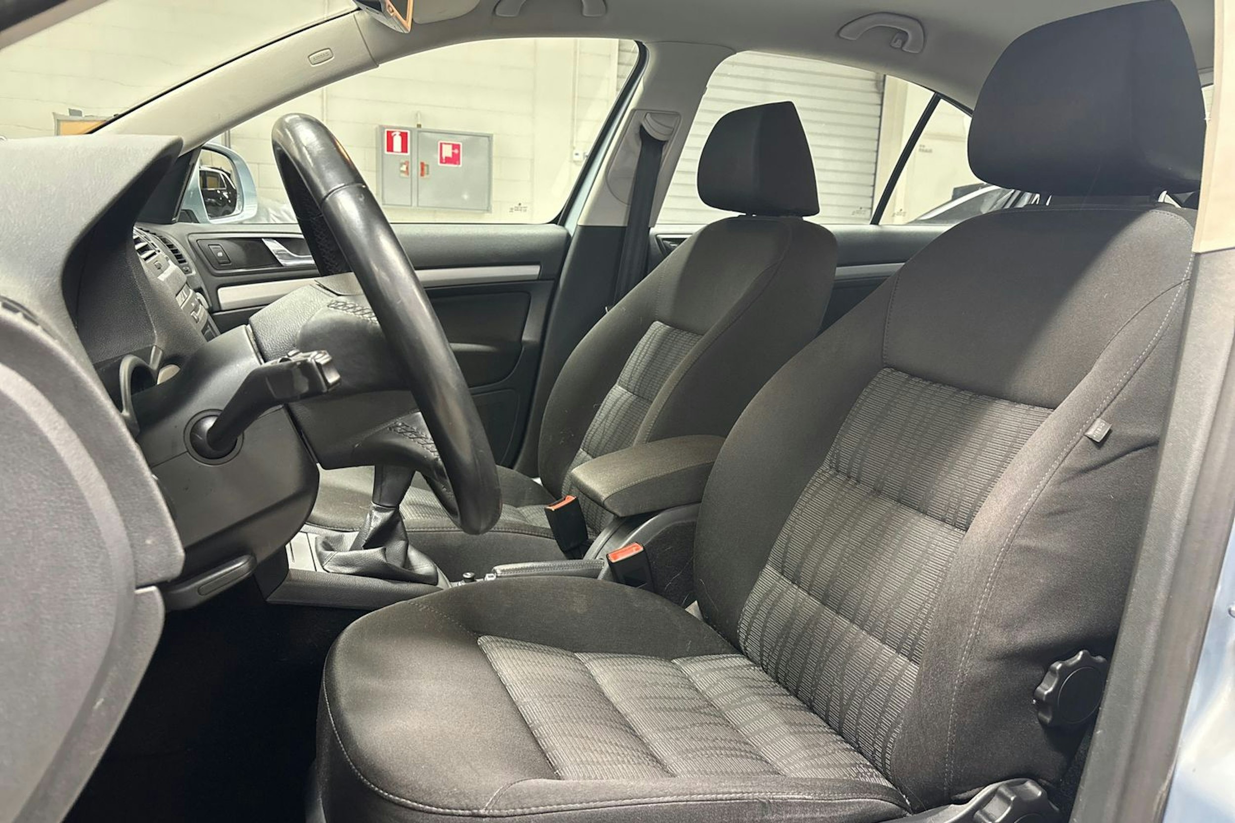 Sininen Skoda OCTAVIA 2011 kuva 11.