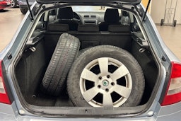 Sininen Skoda OCTAVIA 2011 kuva 17.