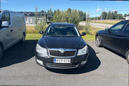 Musta Skoda OCTAVIA 2010 kuva 3.