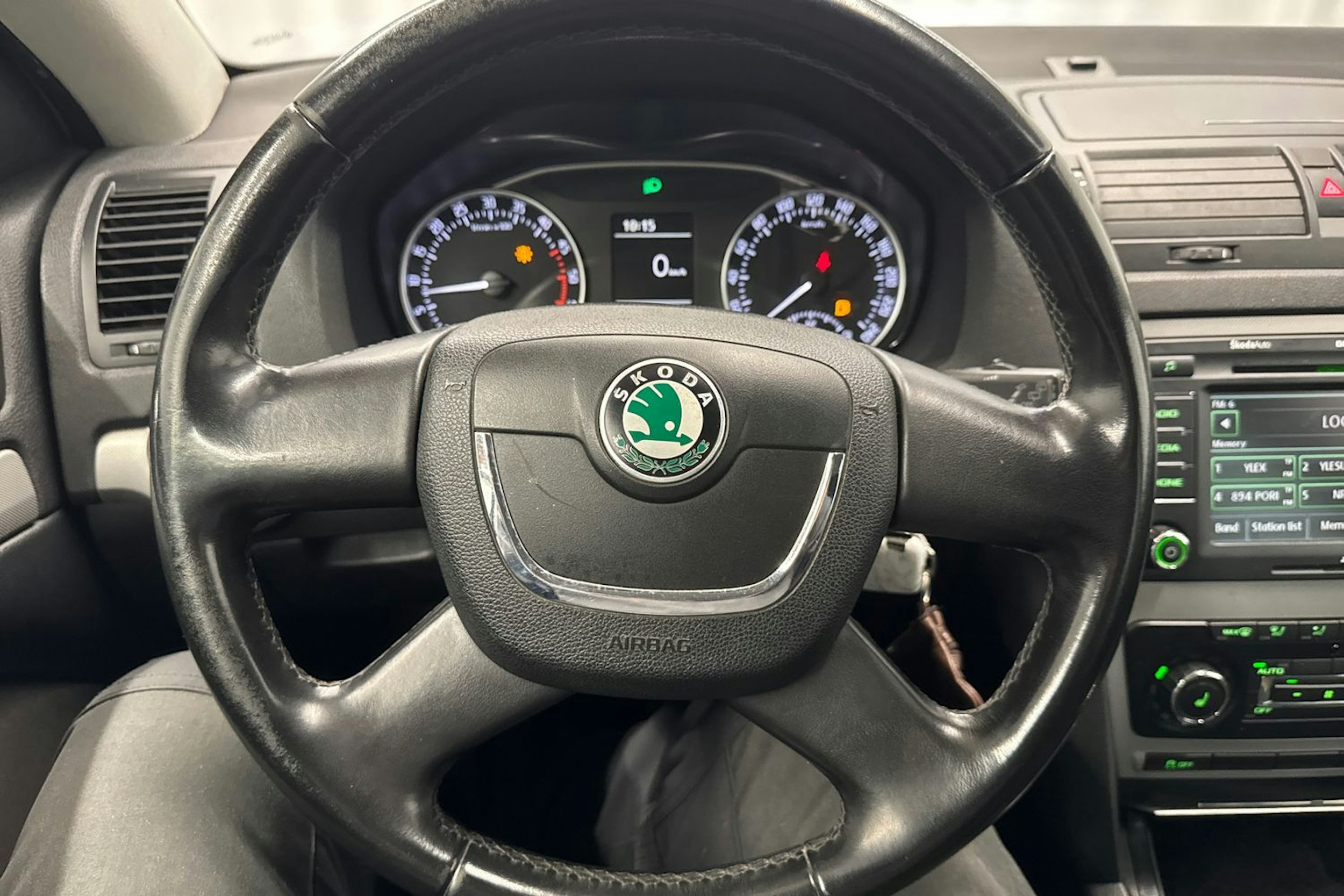 valkoinen Skoda Octavia 2010 kuva 20.