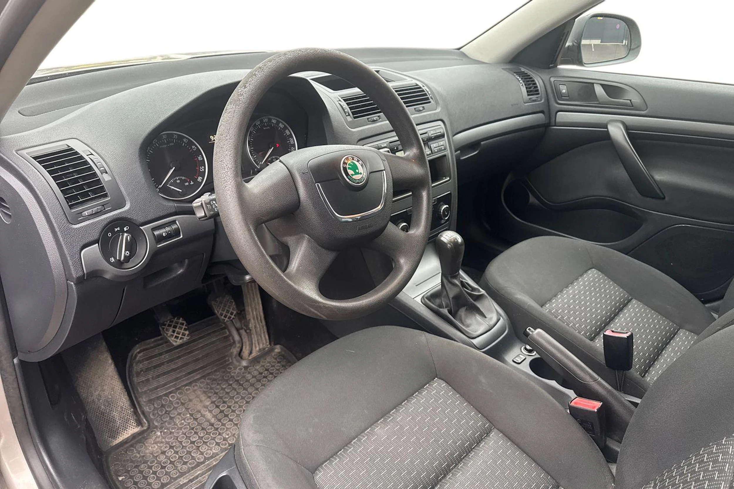 ruskea (beige) Skoda Octavia 2010 kuva 3.