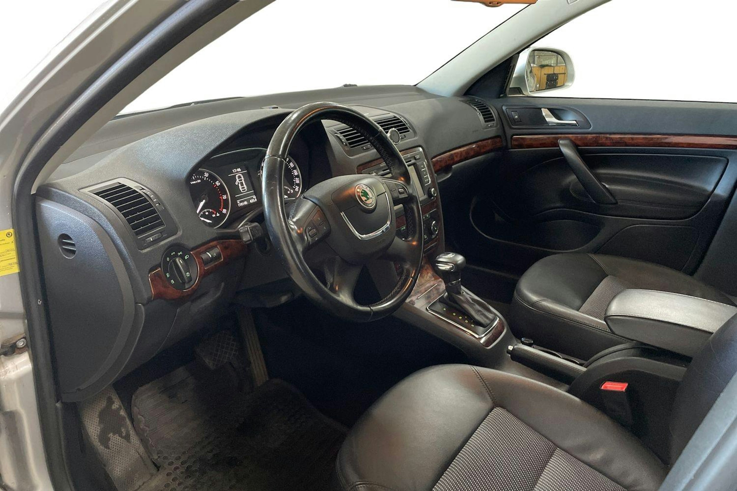 Hopea Skoda OCTAVIA 2011 kuva 6.