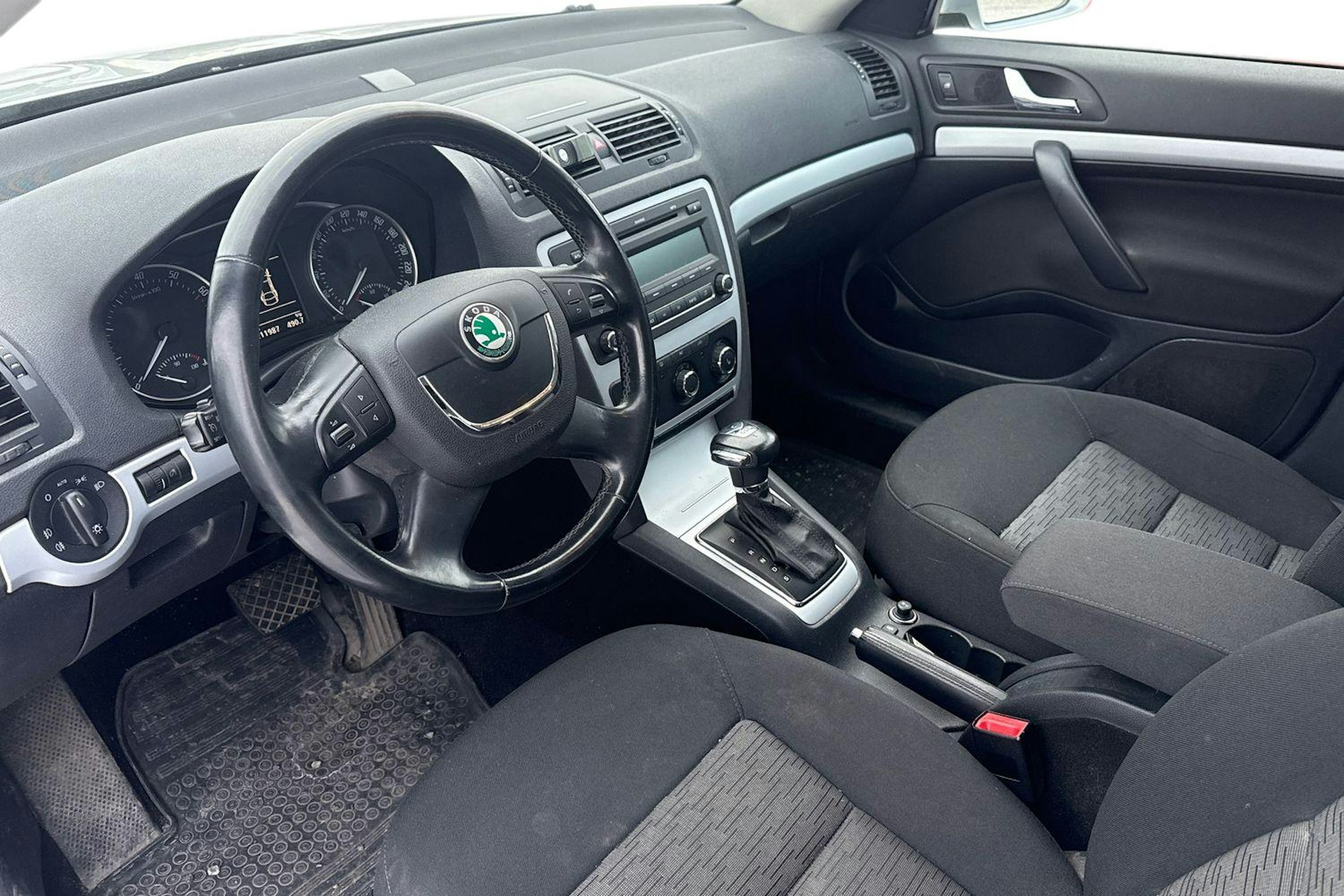 harmaa Skoda Octavia 2011 kuva 3.