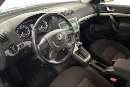 met. harmaa Skoda Octavia 2011 kuva 7.
