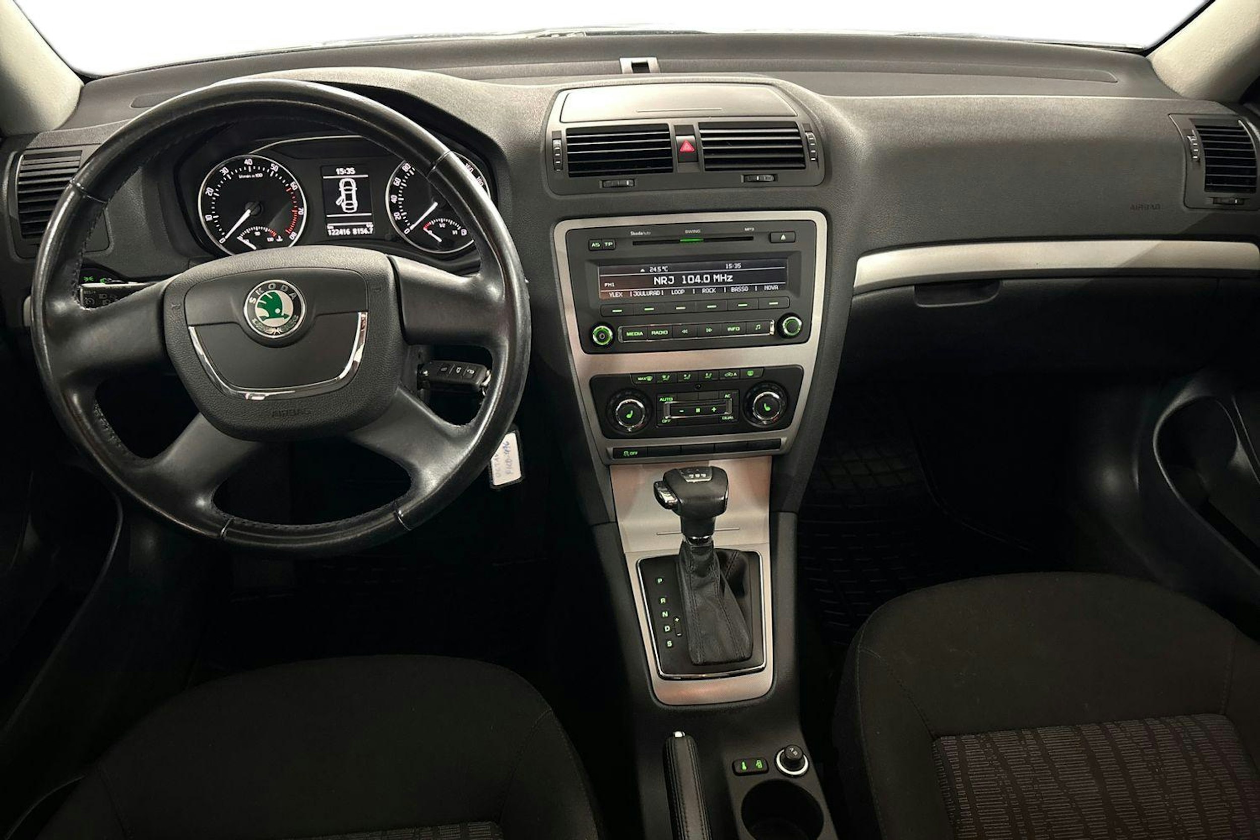 met. harmaa Skoda Octavia 2011 kuva 9.