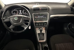 met. harmaa Skoda Octavia 2011 kuva 9.
