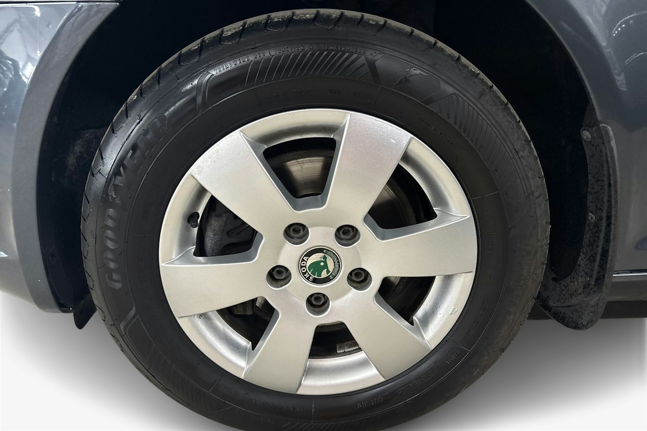 met. harmaa Skoda Octavia 2011 kuva 11.
