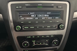 met. harmaa Skoda Octavia 2011 kuva 18.