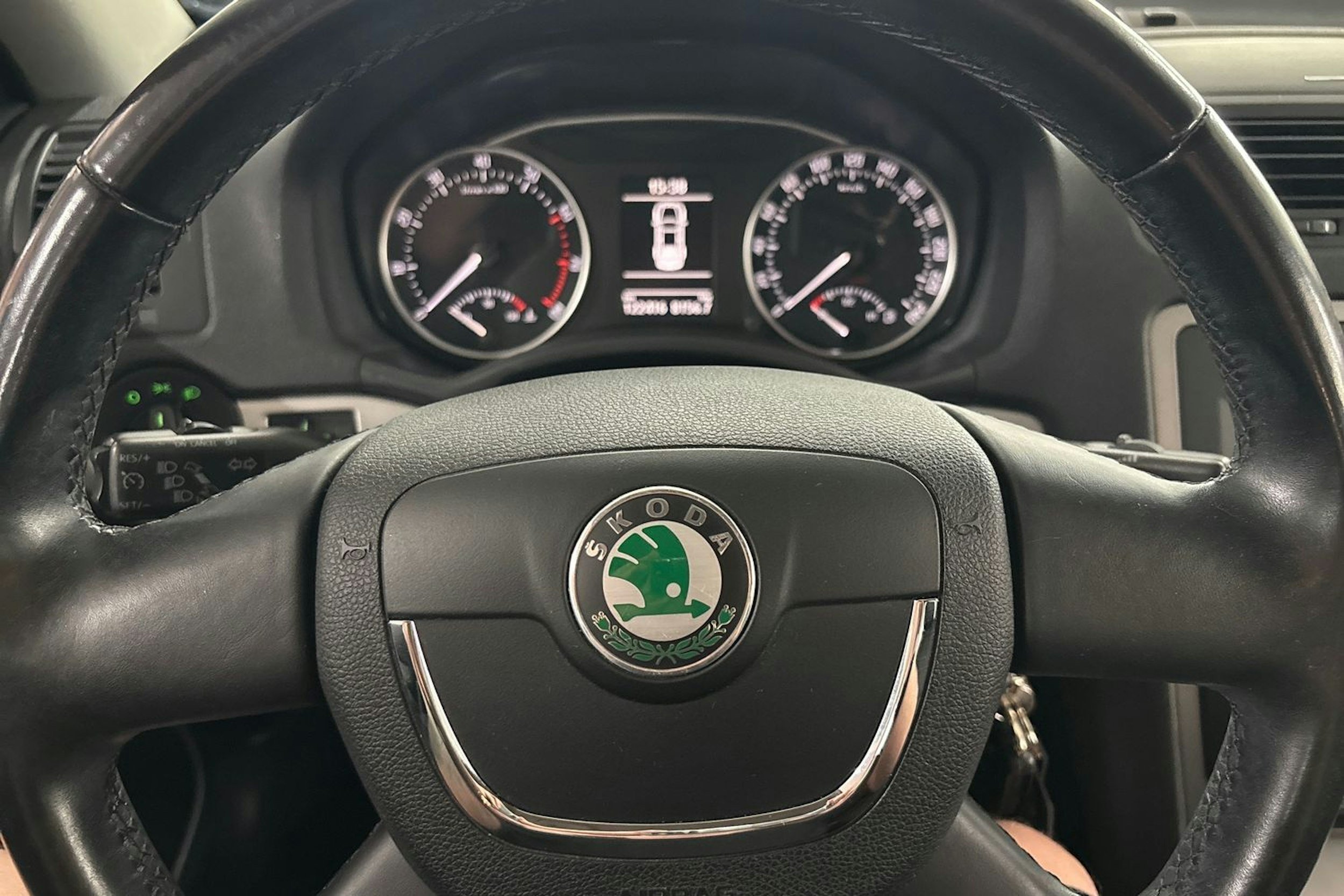 met. harmaa Skoda Octavia 2011 kuva 20.