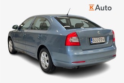 harmaa Skoda Octavia 2011 kuva 2.