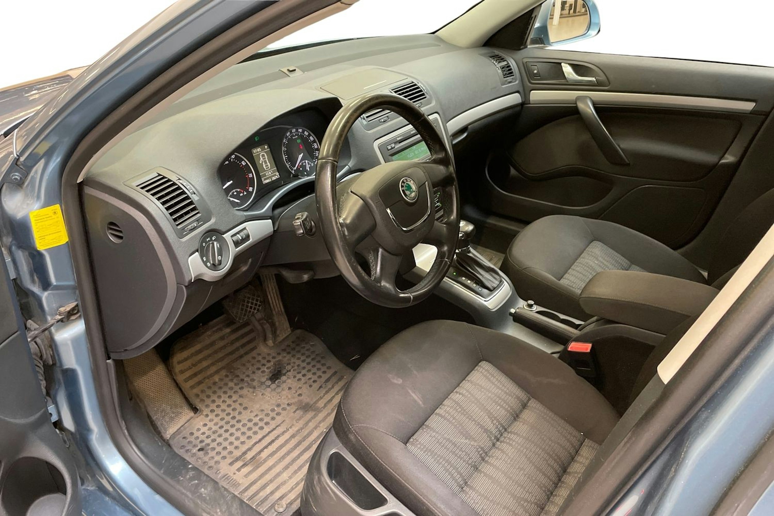 harmaa Skoda Octavia 2011 kuva 6.