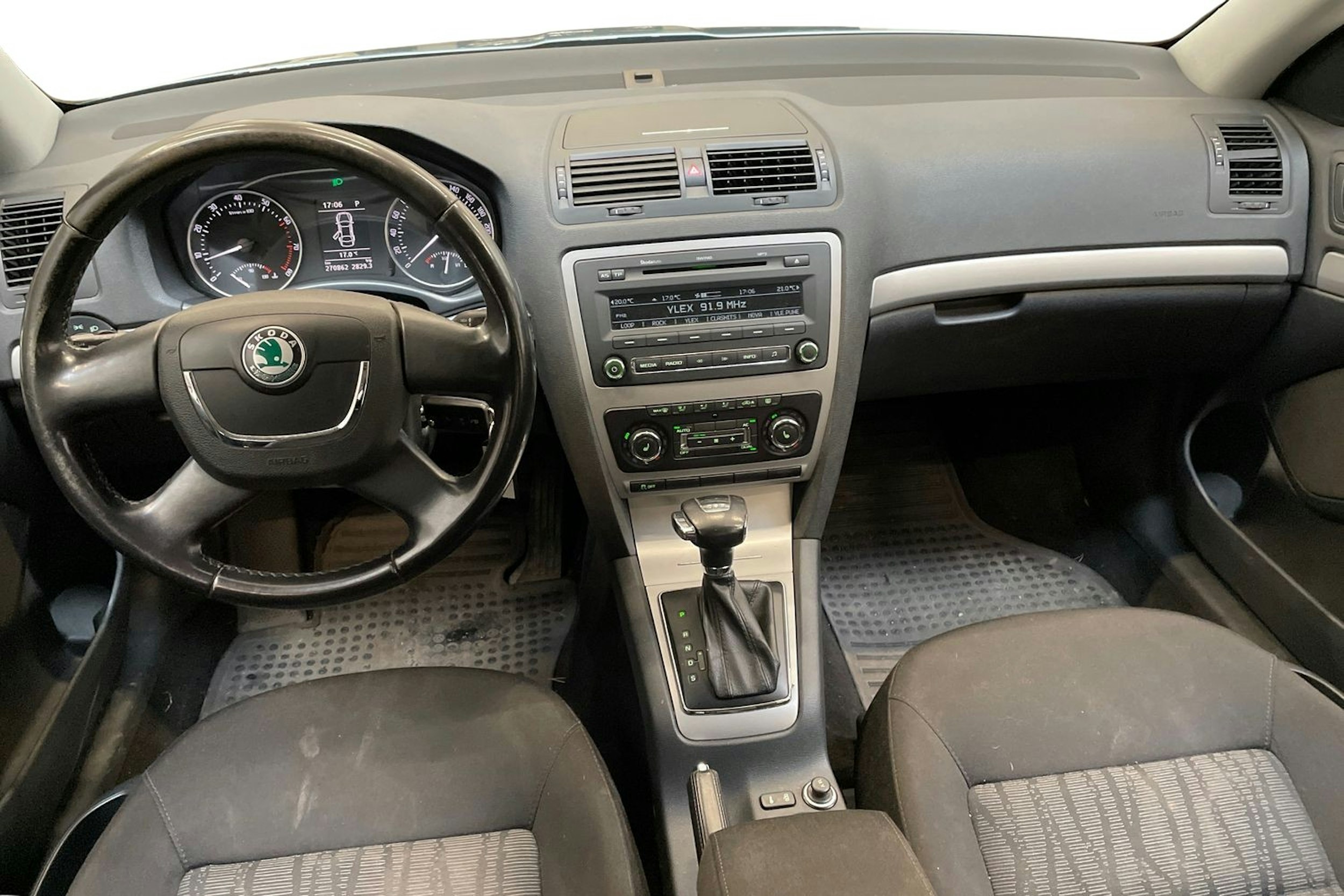 harmaa Skoda Octavia 2011 kuva 7.