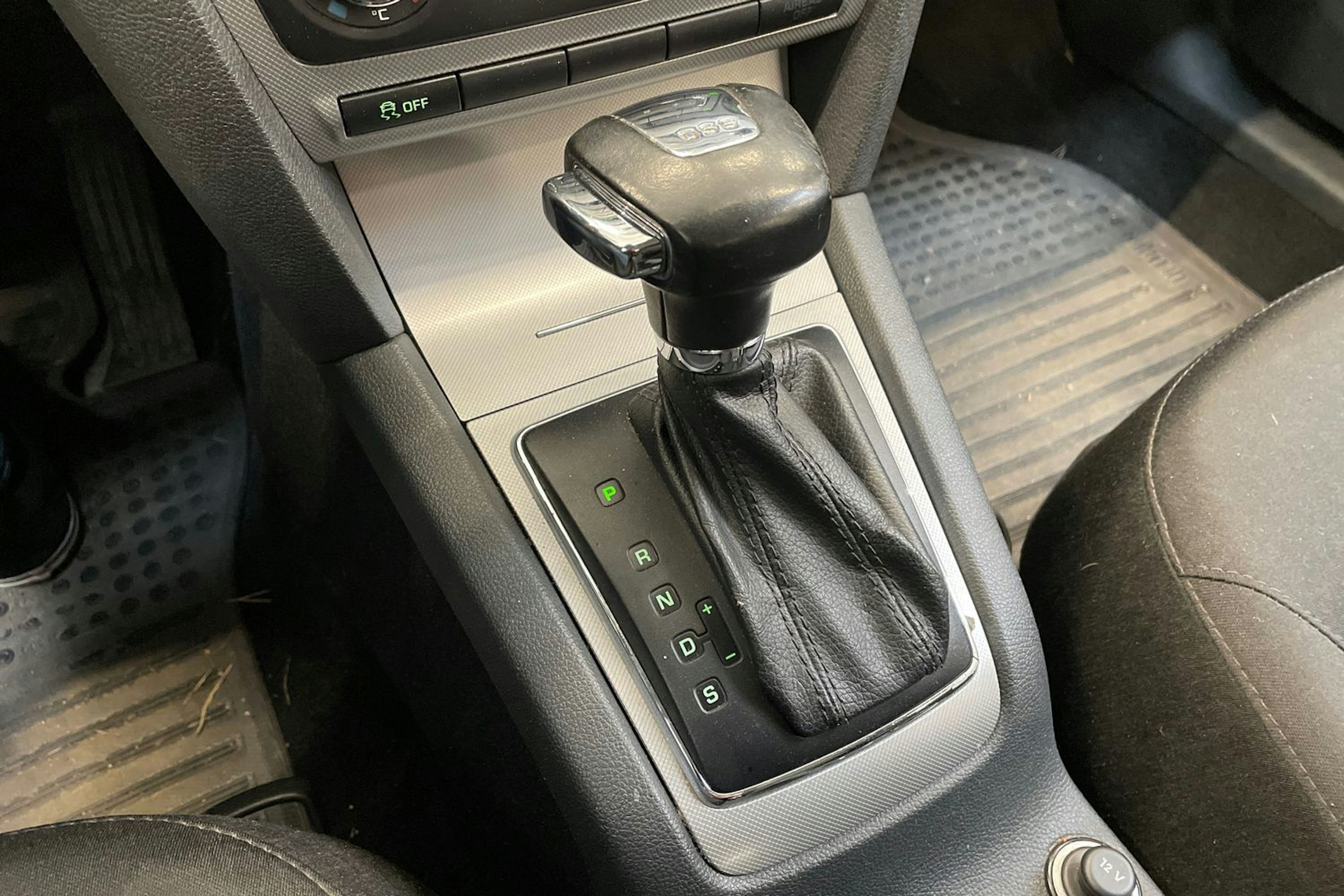 harmaa Skoda Octavia 2011 kuva 14.