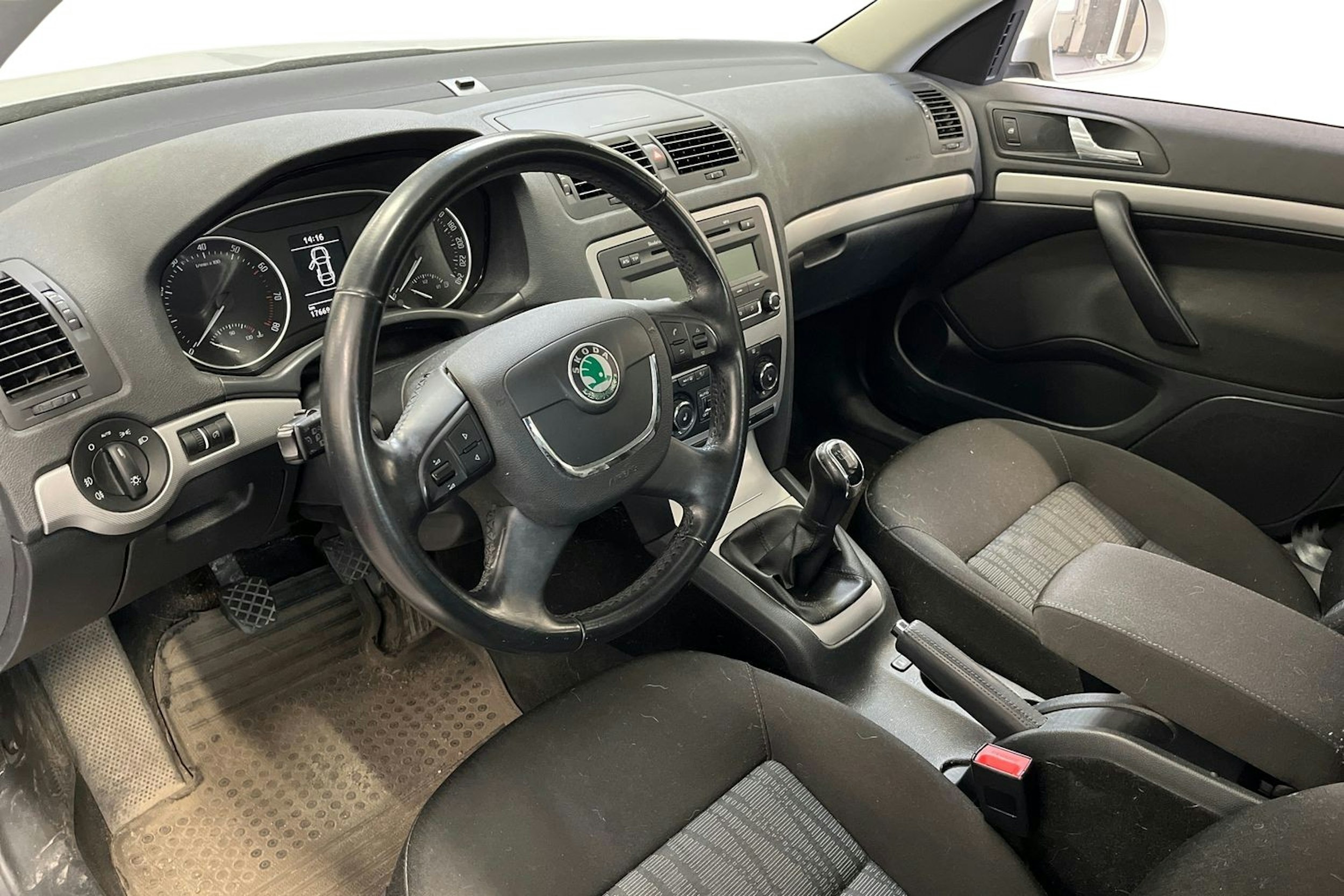 Hopea Skoda OCTAVIA 2011 kuva 3.