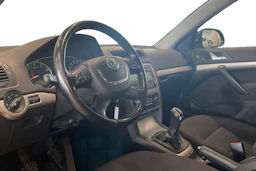musta Skoda Octavia 2012 kuva 8.