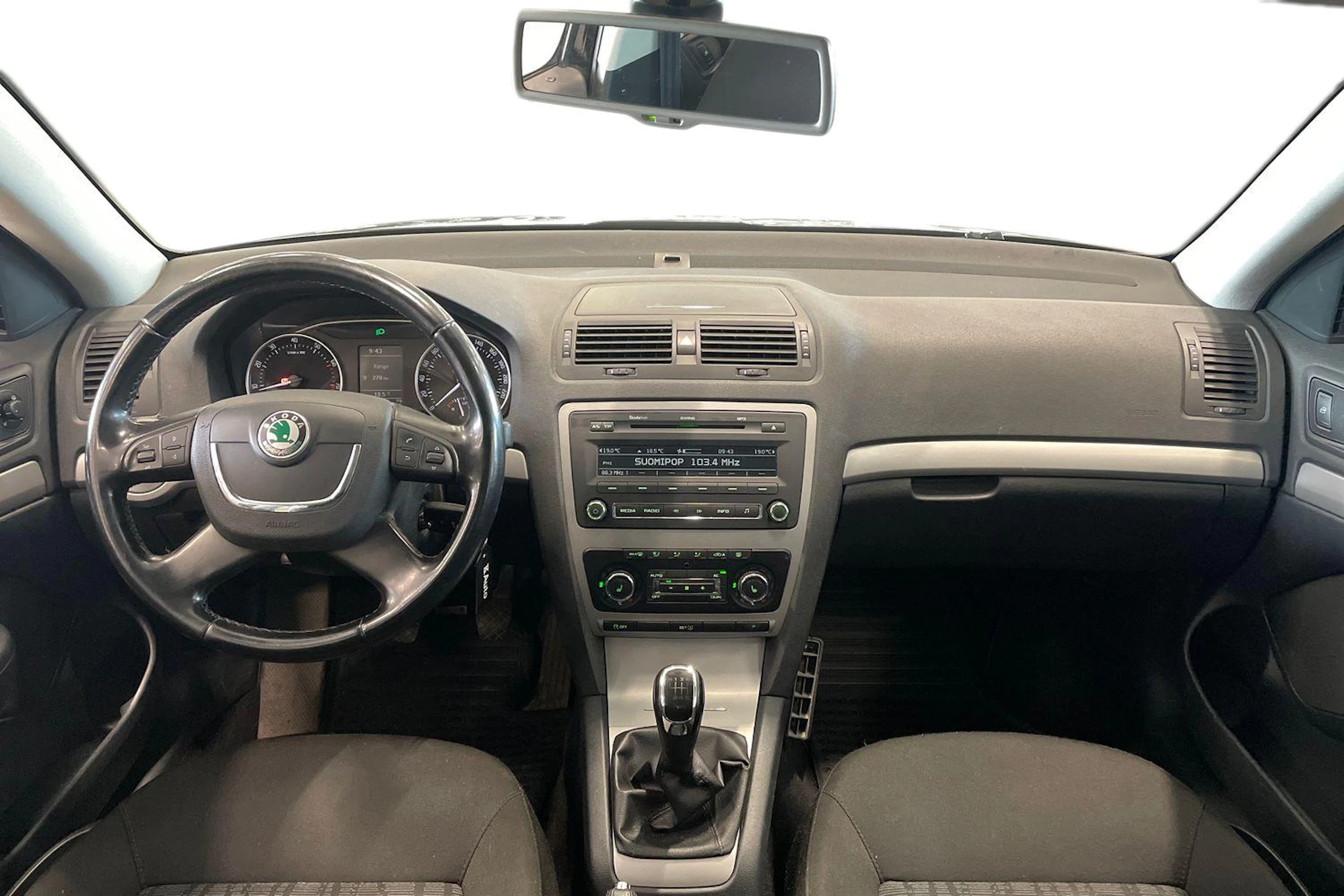 musta Skoda Octavia 2012 kuva 9.