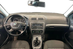 musta Skoda Octavia 2012 kuva 9.