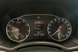 musta Skoda Octavia 2012 kuva 17.