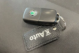 musta Skoda Octavia 2012 kuva 30.