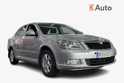 Harmaa Skoda OCTAVIA 2011 kuva 1.