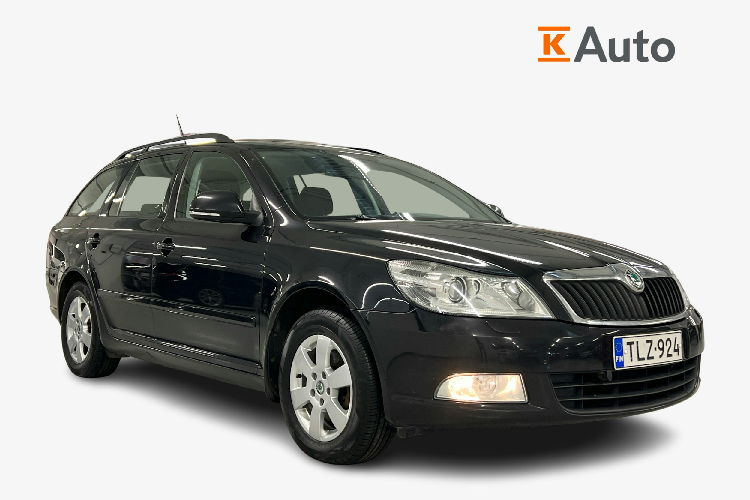 Musta Skoda OCTAVIA 2011 kuva 1.