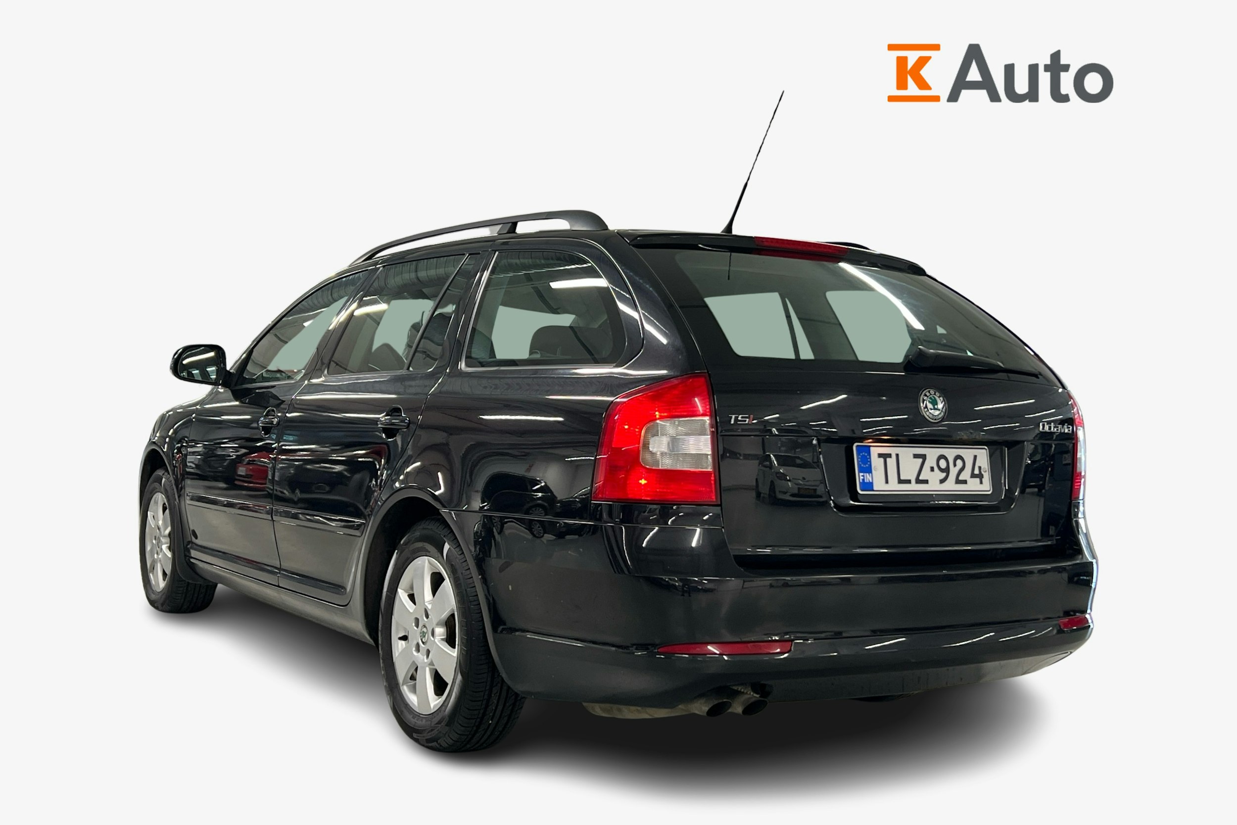 Musta Skoda OCTAVIA 2011 kuva 2.