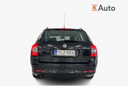 Musta Skoda OCTAVIA 2011 kuva 3.