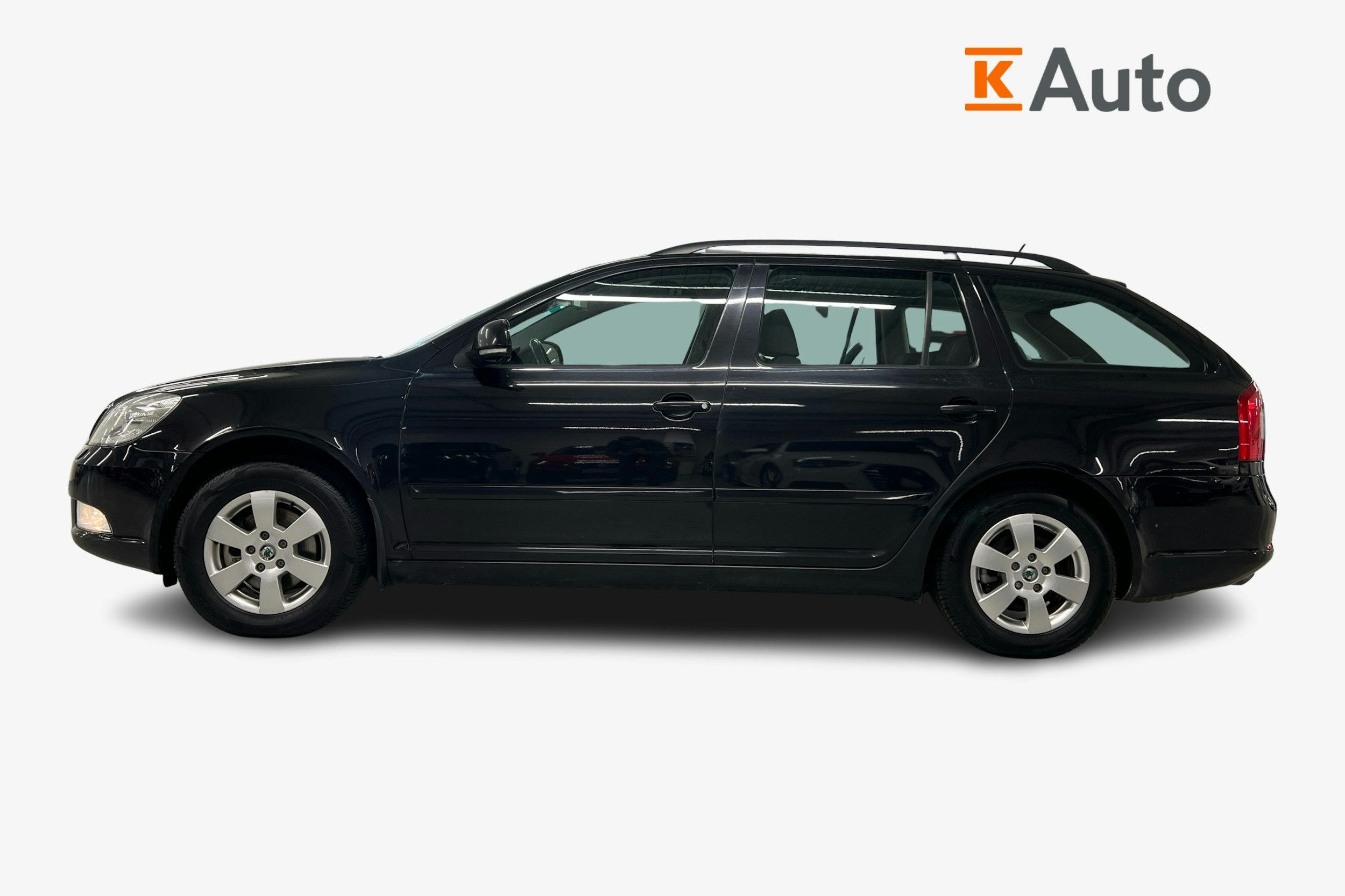 Musta Skoda OCTAVIA 2011 kuva 5.