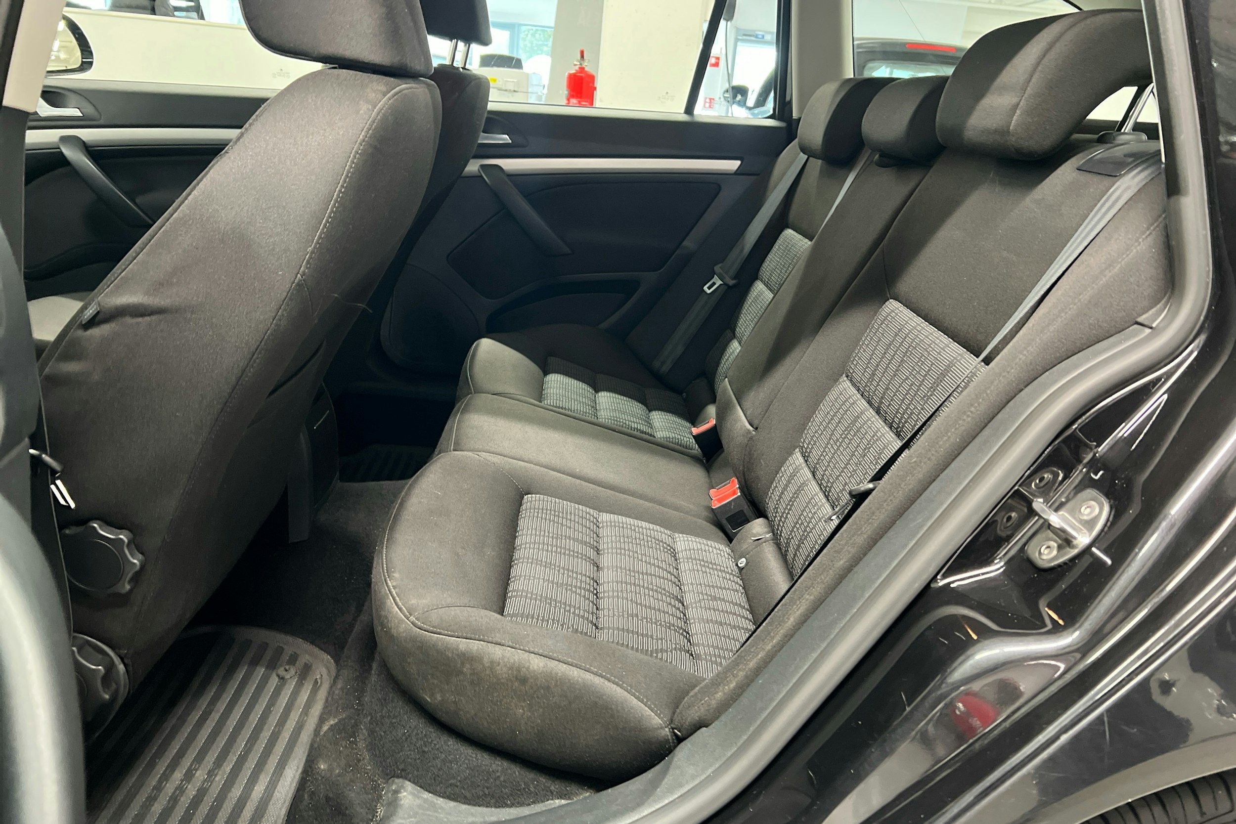 Musta Skoda OCTAVIA 2011 kuva 8.