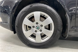Musta Skoda OCTAVIA 2011 kuva 9.