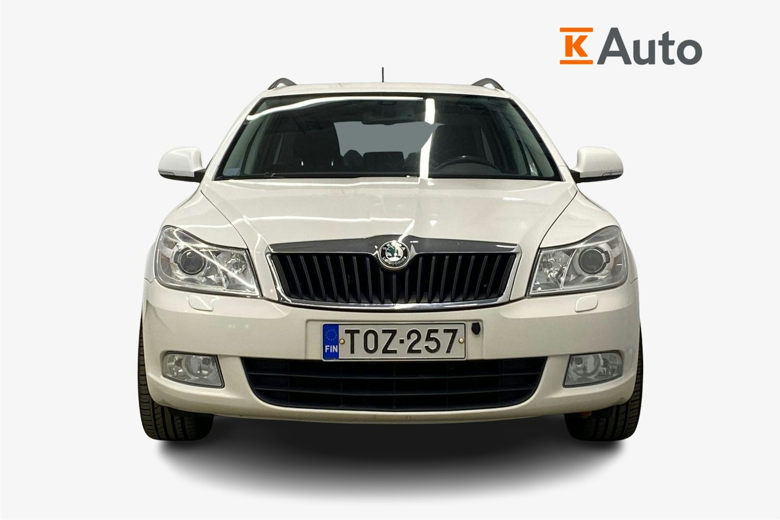 valkoinen Skoda Octavia 2011 kuva 5.