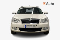 valkoinen Skoda Octavia 2011 kuva 5.